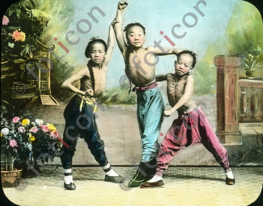 Knaben beim Spiele als Akrobaten ; Boys at the game as acrobats (simon-173a-066.jpg)